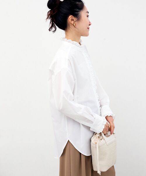le.coeur blanc(ルクールブラン)の「スタンドネックフリルブラウス(シャツ/ブラウス・レディース・ブルー/オフホワイト・38)」の6枚目の写真