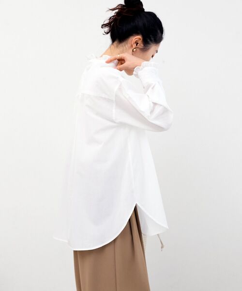 le.coeur blanc(ルクールブラン)の「スタンドネックフリルブラウス(シャツ/ブラウス・レディース・ブルー/オフホワイト・38)」の7枚目の写真