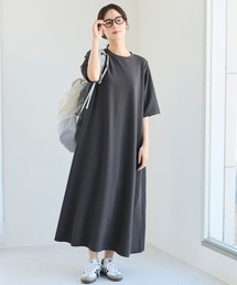 エンボスクルーネックワンピース