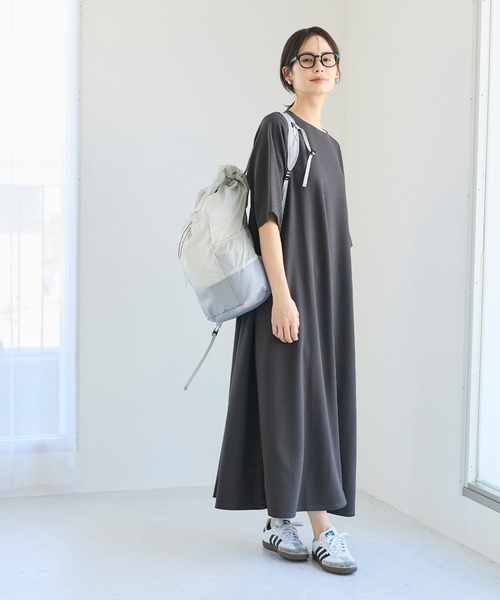 coca(coca)(コカ)の「エンボスクルーネックワンピース(ワンピース・レディース・チャコール/ブラック/ブラウン/ライトグリーン・S/M/L)」の12枚目の写真