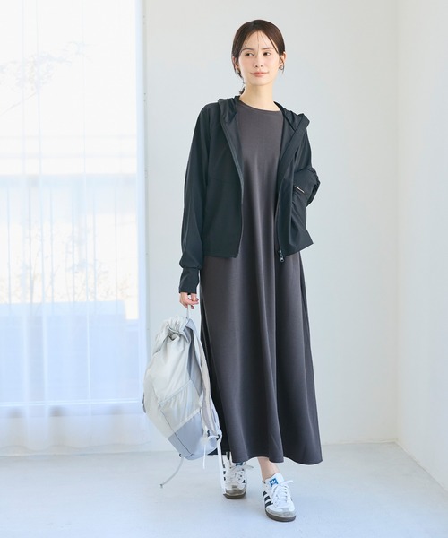 coca(coca)(コカ)の「エンボスクルーネックワンピース(ワンピース・レディース・チャコール/ブラック/ブラウン/ライトグリーン・S/M/L)」の14枚目の写真