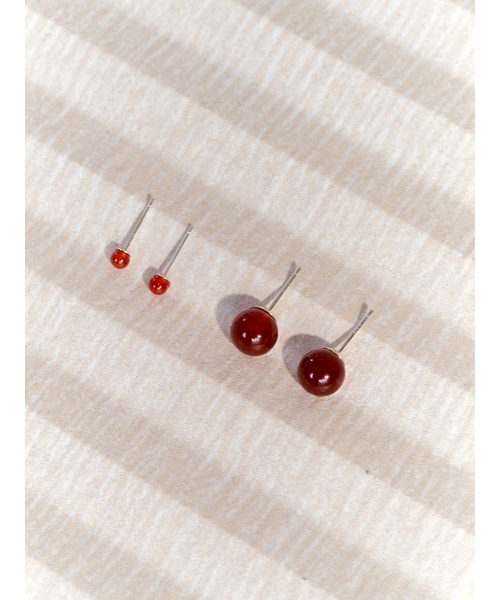 HEI（ヘイ）の「[sv925] red onyx earring (3mm/8mm)（ピアス（両耳用）・レディース・その他・8/3）」の3枚目の写真