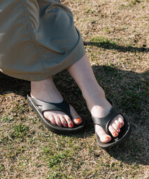 OOFOS（ウーフォス）の「OOFOS/ウーフォス OOriginal / ウーオリジナル (23cm～25cmサイズ展開)（サンダル）」