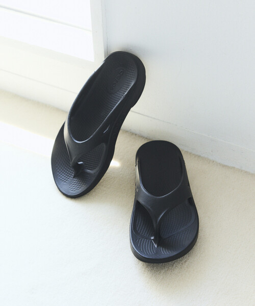 OOFOS(ウーフォス)の「OOFOS/ウーフォス OOriginal / ウーオリジナル (23cm~25cmサイズ展開)(サンダル・レディース・ブラック/グレー/ベージュ/ピンク・8/7/6)」の11枚目の写真