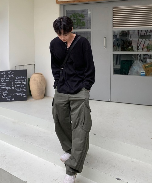 B.R.U(ブル)の「オーバーサイズヘンリーネックトップス(Tシャツ/カットソー・メンズ・ブラック/オフホワイト・MEDIUM/LARGE)」の7枚目の写真