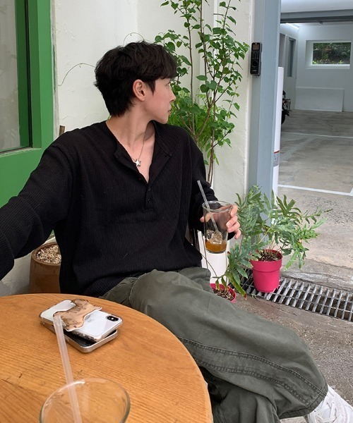 B.R.U(ブル)の「オーバーサイズヘンリーネックトップス(Tシャツ/カットソー・メンズ・ブラック/オフホワイト・MEDIUM/LARGE)」の6枚目の写真