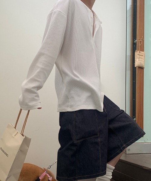 B.R.U(ブル)の「オーバーサイズヘンリーネックトップス(Tシャツ/カットソー・メンズ・ブラック/オフホワイト・MEDIUM/LARGE)」の11枚目の写真