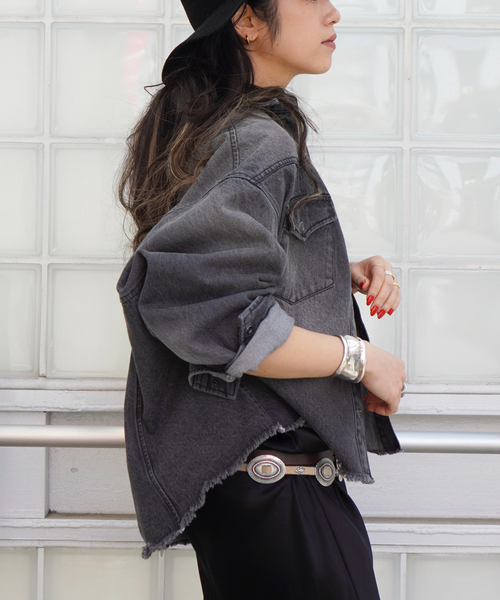 AP STUDIO（エーピーストゥディオ）の「デニムクロップドシャツジャケット（シャツ/ブラウス・レディース・チャコールグレー・FREE）」の3枚目の写真