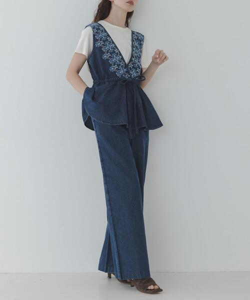 URBAN RESEARCH Sonny Label(アーバンリサーチサニーレーベル)の「クロス刺繍ペプラムサロペット(サロペット/オーバーオール・レディース・インディゴブルー/ライトインディゴブルー・36/38)」の2枚目の写真