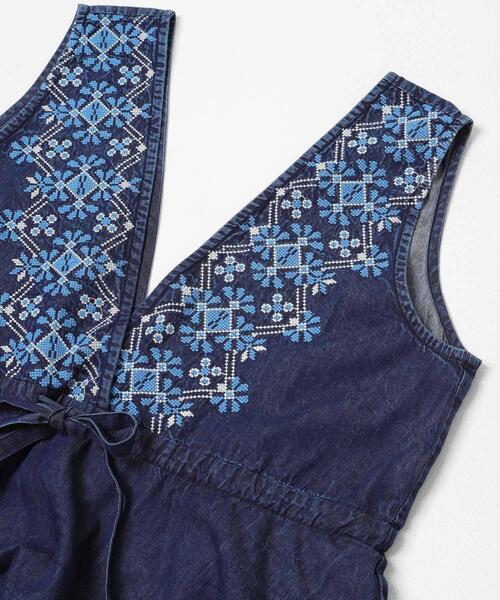 URBAN RESEARCH Sonny Label(アーバンリサーチサニーレーベル)の「クロス刺繍ペプラムサロペット(サロペット/オーバーオール・レディース・インディゴブルー/ライトインディゴブルー・36/38)」の11枚目の写真