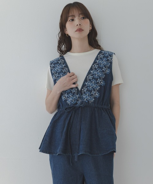 URBAN RESEARCH Sonny Label(アーバンリサーチサニーレーベル)の「クロス刺繍ペプラムサロペット(サロペット/オーバーオール・レディース・インディゴブルー/ライトインディゴブルー・36/38)」の3枚目の写真