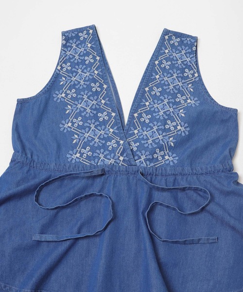 URBAN RESEARCH Sonny Label(アーバンリサーチサニーレーベル)の「クロス刺繍ペプラムサロペット(サロペット/オーバーオール・レディース・インディゴブルー/ライトインディゴブルー・36/38)」の22枚目の写真