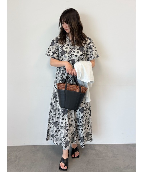 Te chichi（テチチ）の「【LIBERTY FABRICS】Vネックフレアワンピース（ワンピース・レディース・ネイビー/ブラック・F）」の5枚目の写真