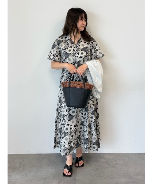 Te chichi（テチチ）の「【LIBERTY FABRICS】Vネックフレアワンピース（ワンピース・レディース・ネイビー/ブラック・F）」の6枚目の写真