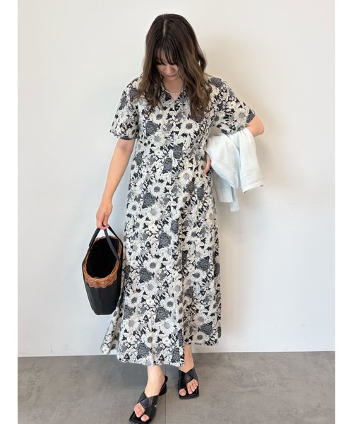 Te chichi（テチチ）の「【LIBERTY FABRICS】Vネックフレアワンピース（ワンピース・レディース・ネイビー/ブラック・F）」の7枚目の写真
