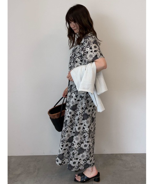 Te chichi（テチチ）の「【LIBERTY FABRICS】Vネックフレアワンピース（ワンピース・レディース・ネイビー/ブラック・F）」の3枚目の写真