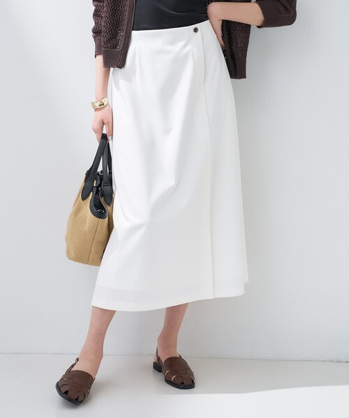 INDIVI（インディヴィ）の「【洗える／UVケア】巻き風フレアスカート（スカート・レディース・ネイビー/グリーン系/ライトベージュ/ホワイト・36/13/40/15 /05/38）」の2枚目の写真