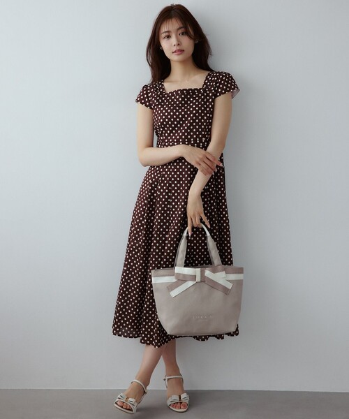 TOCCA(トッカ)の「KNOT IN CONTRAST CANVASTOTE キャンバストートバッグ(トートバッグ・レディース・ベージュ系/ブラック系・F)」の3枚目の写真