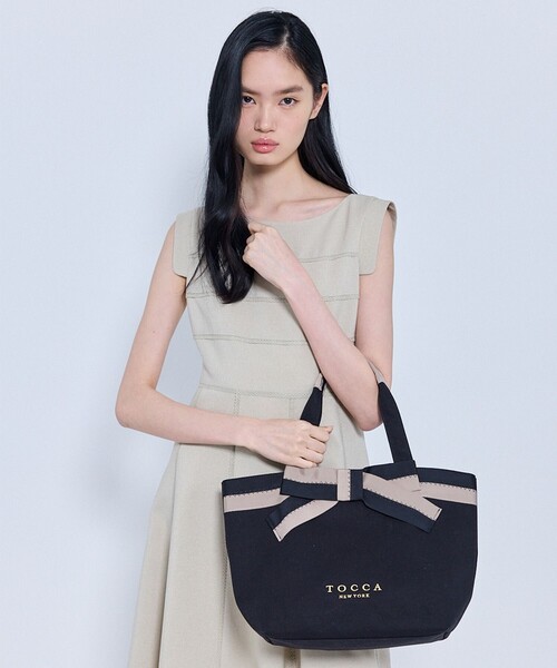 TOCCA(トッカ)の「KNOT IN CONTRAST CANVASTOTE キャンバストートバッグ(トートバッグ・レディース・ベージュ系/ブラック系・F)」の4枚目の写真