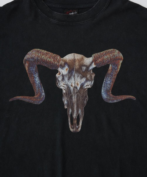 ADAM PATEK(アダムパテック)の「ADAMPATEK/(ADAMPATEK / RED:BANSHEE Ram Skull Graphic short sleeve t-shirt/コラボレーションTシャツ(Tシャツ/カットソー・メンズ・ブラック・2/1)」の9枚目の写真