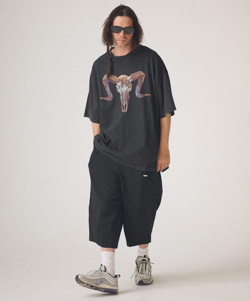ADAM PATEK(アダムパテック)の「ADAMPATEK/(ADAMPATEK / RED:BANSHEE Ram Skull Graphic short sleeve t-shirt/コラボレーションTシャツ(Tシャツ/カットソー・メンズ・ブラック・2/1)」の5枚目の写真