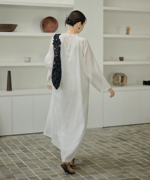 LAULEN(ローレン)の「Drape front cotton blend long dress /コットンブレンドフロントコンシャスロングワンピース(ワンピース・レディース・ホワイト/ブラック・FREE)」の5枚目の写真