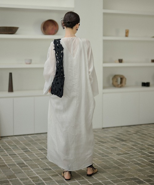LAULEN(ローレン)の「Drape front cotton blend long dress /コットンブレンドフロントコンシャスロングワンピース(ワンピース・レディース・ホワイト/ブラック・FREE)」の19枚目の写真
