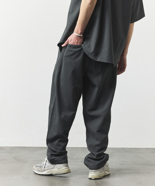 FREAK'S STORE(フリークスストア)の「【新色追加】速乾素材 リラックスフィット イージーパンツ リネン風/LINEN LIKE EASY PANT(その他パンツ・メンズ・チャコールグレー/ブラック/ブラウン/オフホワイト/グリーン・MEDIUM/SMALL/LARGE)」の8枚目の写真