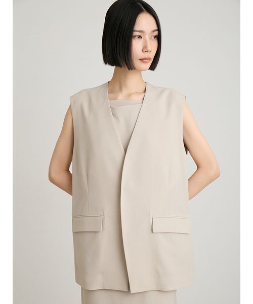 MIESROHE（ミースロエ）の「【LUMISHADE】 Iラインフォルムノーカラーベスト（その他アウター・レディース・ライトベージュ/ブラウン・F）」の9枚目の写真