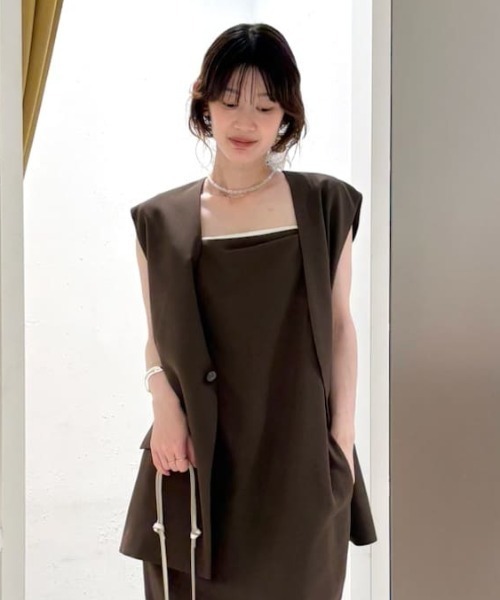 MIESROHE（ミースロエ）の「【LUMISHADE】 Iラインフォルムノーカラーベスト（その他アウター・レディース・ライトベージュ/ブラウン・F）」の2枚目の写真