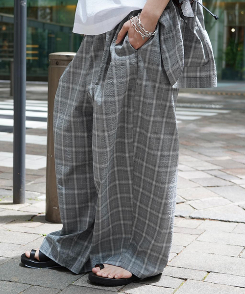 JOURNAL STANDARD LUXE(ジャーナルスタンダード ラックス)の「サッカーワイドイージーパンツ(その他パンツ・レディース・ブラック/ネイビー・SMALL/MEDIUM)」の2枚目の写真