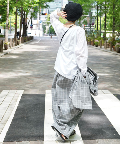 JOURNAL STANDARD LUXE(ジャーナルスタンダード ラックス)の「サッカーワイドイージーパンツ(その他パンツ・レディース・ブラック/ネイビー・SMALL/MEDIUM)」の4枚目の写真
