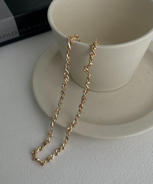 CAPRICIEUX LE'MAGE（カプリシューレマージュ）の「〈GOLDY/ゴールディ〉ツイストチェーンショートネックレス（ネックレス・レディース・シルバー/ゴールド・FREE）」の9枚目の写真
