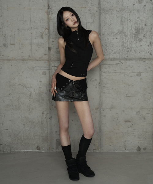 ETRE AU SOMMET(エトレオソメ)の「Zipper Halter Turtleneck Point Pocket Hoodie (Black)(Tシャツ/カットソー・レディース・ブラック・2/1)」の5枚目の写真