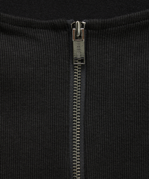 ETRE AU SOMMET(エトレオソメ)の「Zipper Halter Turtleneck Point Pocket Hoodie (Black)(Tシャツ/カットソー・レディース・ブラック・2/1)」の12枚目の写真