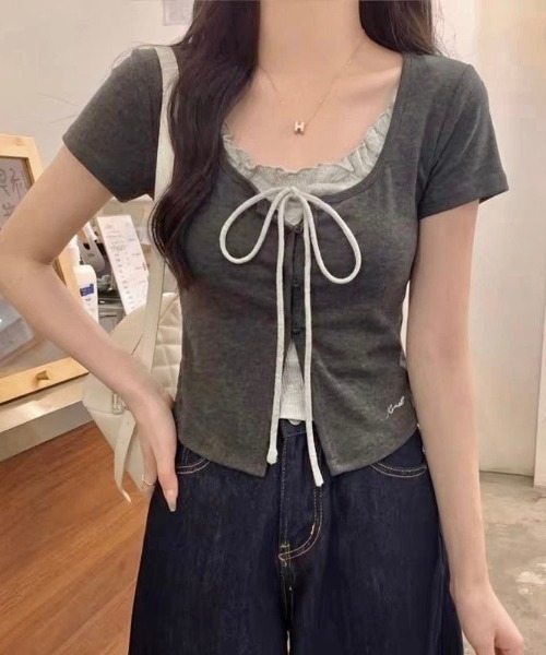 LADY LIKE(レディライク)の「胸リボンレイヤード風半袖トップス(Tシャツ/カットソー・レディース・ダークグレー・M)」の2枚目の写真