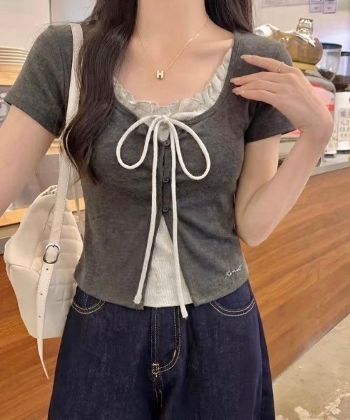 LADY LIKE(レディライク)の「胸リボンレイヤード風半袖トップス(Tシャツ/カットソー・レディース・ダークグレー・M)」の3枚目の写真