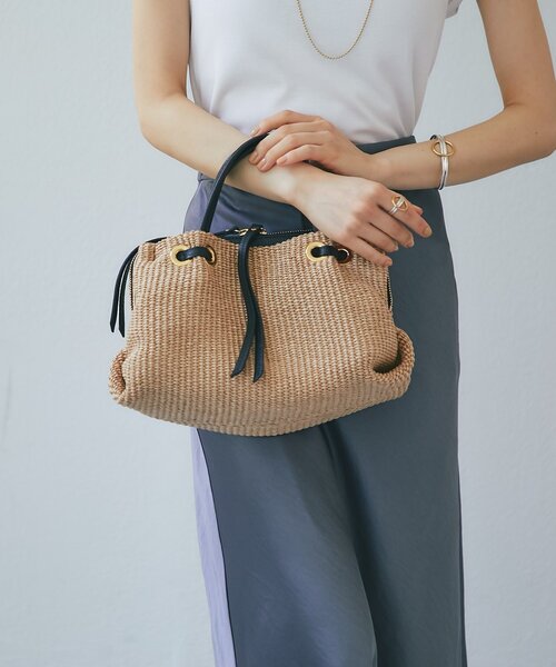 La boutique BonBon(ラブティックボンボン)の「【ヴィオラドーロ】ラフィア調シートトートバッグ(かごバッグ・レディース・ブラック・FREE)」の1枚目の写真