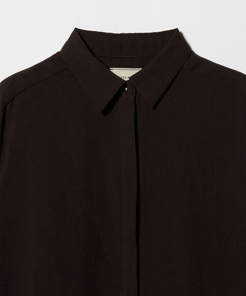 UNITED ARROWS（ユナイテッドアローズ）の「スラブ シアー シャツ ‐ウォッシャブル‐（シャツ/ブラウス・レディース・ダークブラウン/コバルトブルー/ブラック・FREE）」の7枚目の写真