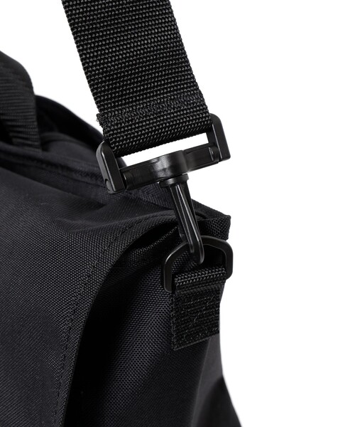 Manhattan Portage(マンハッタンポーテージ)の「【別注】Manhattan Portage / 1606V 2WAY(メッセンジャーバッグ・メンズ・ブラック・ONE SIZE)」の6枚目の写真