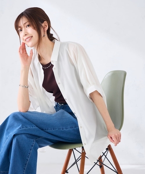 a.v.v(アーヴェヴェ)の「【接触冷感/洗える/イージーケア/毛玉になりにくい】シアータックシャツ(シャツ/ブラウス・レディース・オレンジ/ホワイト/ブラウン/ミント/チャコールグレー・38/36/40)」の2枚目の写真