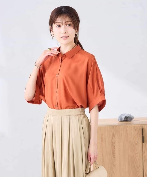 a.v.v(アーヴェヴェ)の「【接触冷感/洗える/イージーケア/毛玉になりにくい】シアータックシャツ(シャツ/ブラウス・レディース・オレンジ/ホワイト/ブラウン/ミント/チャコールグレー/マスタード・38/36/40)」の11枚目の写真