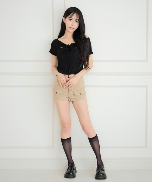 ALLuRing ChaRm(アリュリングチャーム)の「Cutout Off-shoulder Rib Blouse / カットアウトオフショルダーリブブラウス(シャツ/ブラウス・レディース・ブラック/ホワイト/グレー/ベージュ・FREE)」の15枚目の写真
