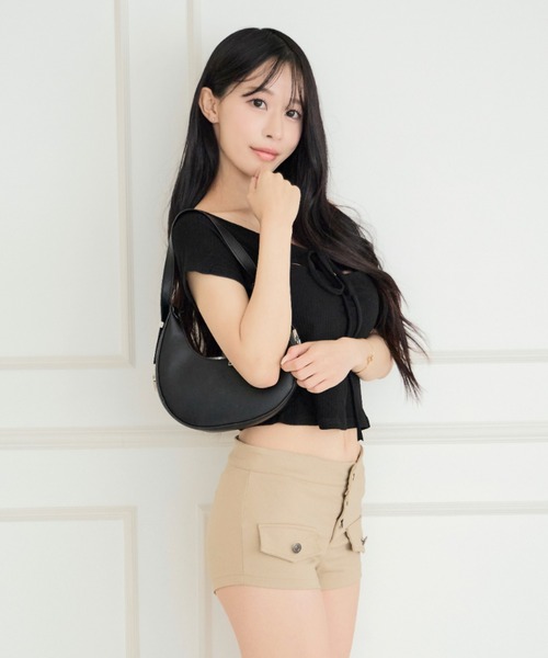 ALLuRing ChaRm(アリュリングチャーム)の「Cutout Off-shoulder Rib Blouse / カットアウトオフショルダーリブブラウス(シャツ/ブラウス・レディース・ブラック/ホワイト/グレー/ベージュ・FREE)」の12枚目の写真