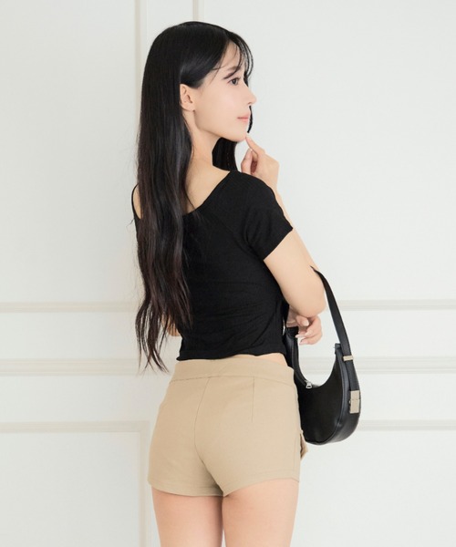 ALLuRing ChaRm(アリュリングチャーム)の「Cutout Off-shoulder Rib Blouse / カットアウトオフショルダーリブブラウス(シャツ/ブラウス・レディース・ブラック/ホワイト/グレー/ベージュ・FREE)」の13枚目の写真