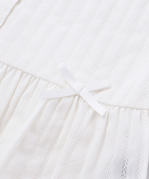 BeBe(ベベ)の「(キャミソール付)カラミストライプ裾フリルボックスブラウス(100~160cm)(シャツ/ブラウス・キッズ・ホワイト/グリーン・150cm/120cm/130cm/140cm)」の12枚目の写真