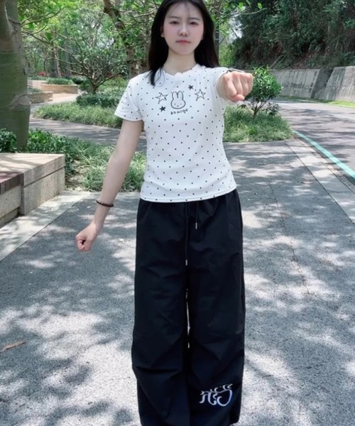 AsheKsha(アシクシャ)の「かわいい刺繍のウサギと水玉柄のラウンドネック・ストレートショルダー半袖Tシャツ(Tシャツ/カットソー・レディース・ホワイト・M)」の17枚目の写真