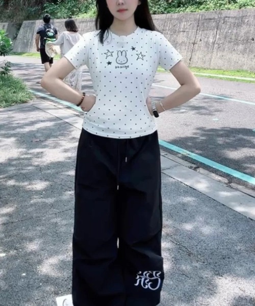 AsheKsha(アシクシャ)の「かわいい刺繍のウサギと水玉柄のラウンドネック・ストレートショルダー半袖Tシャツ(Tシャツ/カットソー・レディース・ホワイト・M)」の3枚目の写真