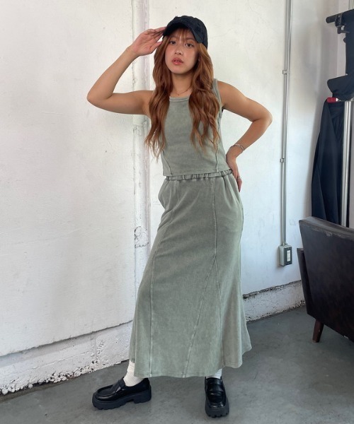 ROGER AND RAW（ロジャーアンドロウ）の「[セットアップ対応] プレート付きヴィンテージライク タンクトップ（タンクトップ・レディース・ブラック/ベージュ/カーキ・FREE）」の12枚目の写真