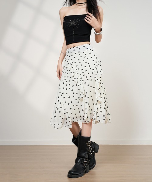 AMAJI（アマジ）の「ドット柄 ミディ丈フレアスカート（スカート・レディース・ホワイト・SMALL/MEDIUM/LARGE/X-LARGE）」の2枚目の写真